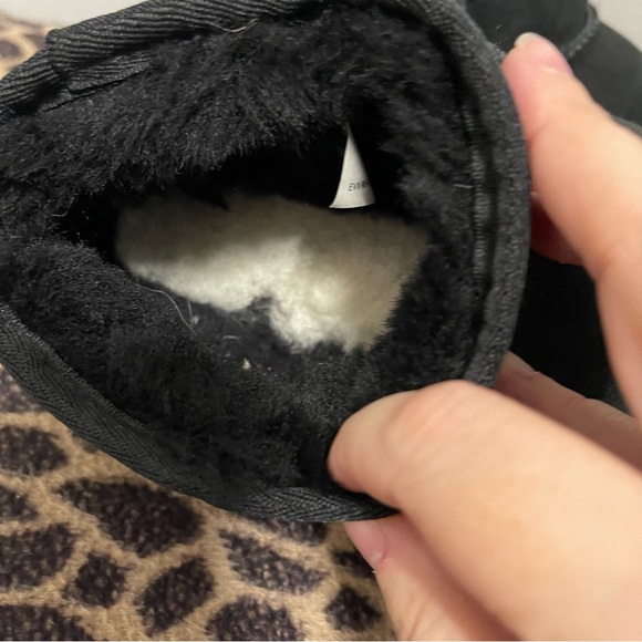 UGG Ultra Mini Classic Slip On Casual Boots Black Suede Modest Womens 8 - Picture 7 of 9